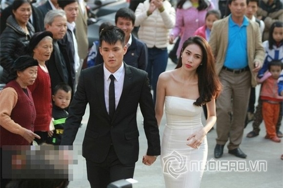 Thủy Tiên cảm động trước hình ảnh ông xã rơi nước mắt trên sân cỏ 2