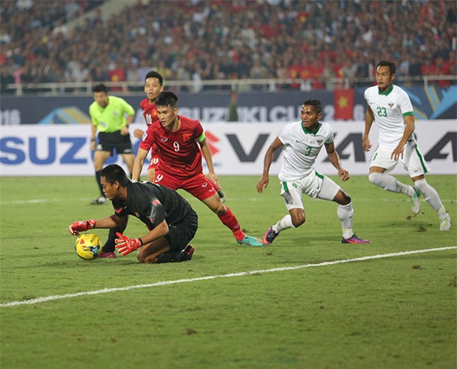 ... nhưng nhìn chung, lối chơi của đội vẫn khá bế tắc