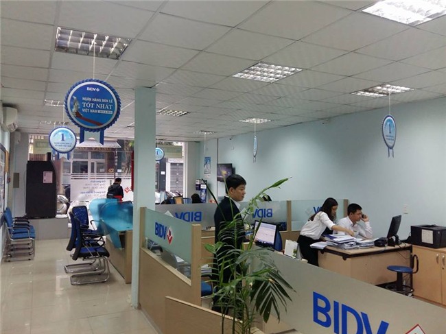 phut kinh hoang duoi theo ten cuop ngan hang na sung - 2