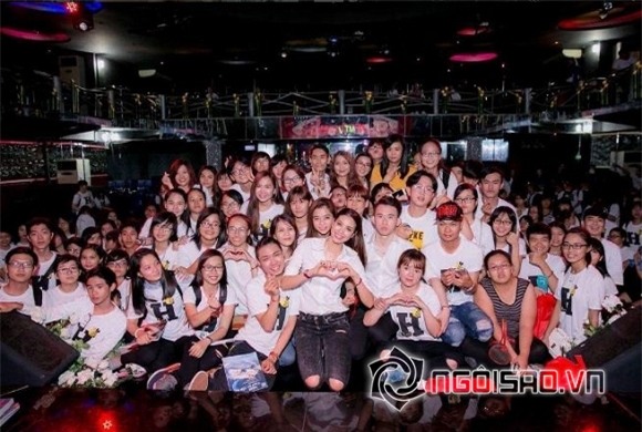 Hoa hậu Phạm Hương 2016 0