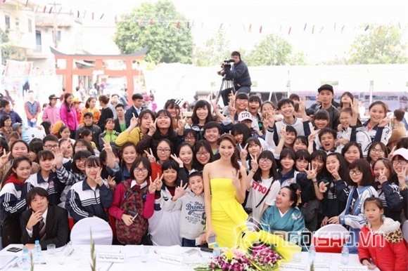 Hoa hậu Phạm Hương 2016 2