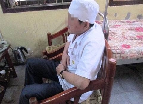 Rùng mình chuyện người đàn ông 'trang điểm' hàng trăm xác chết