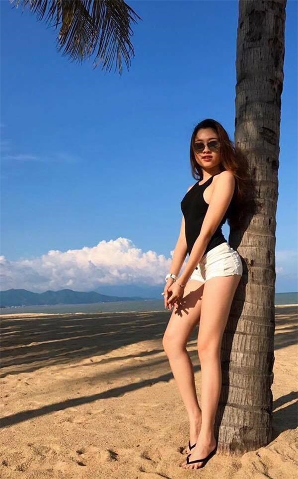 Độ gợi cảm "chết người" của 2 MC dáng chuẩn nhất VTV - 3