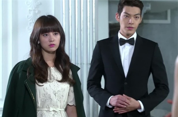 Nghe bạn bè khích đểu, ép vợ đi phẫu thuật thẩm mỹ cho giống