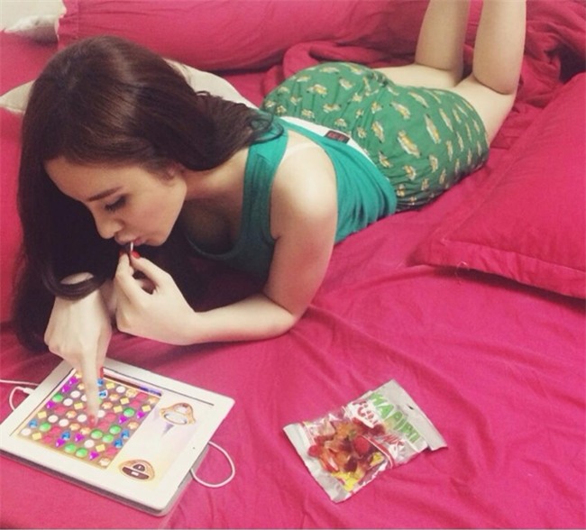 angela phuong trinh nong bong gap boi khi o nha hinh anh 7