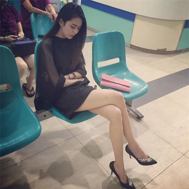 Cư dân mạng truy lùng cô gái ngủ gật mà vẫn xinh như Tây Thi - Ảnh 1.