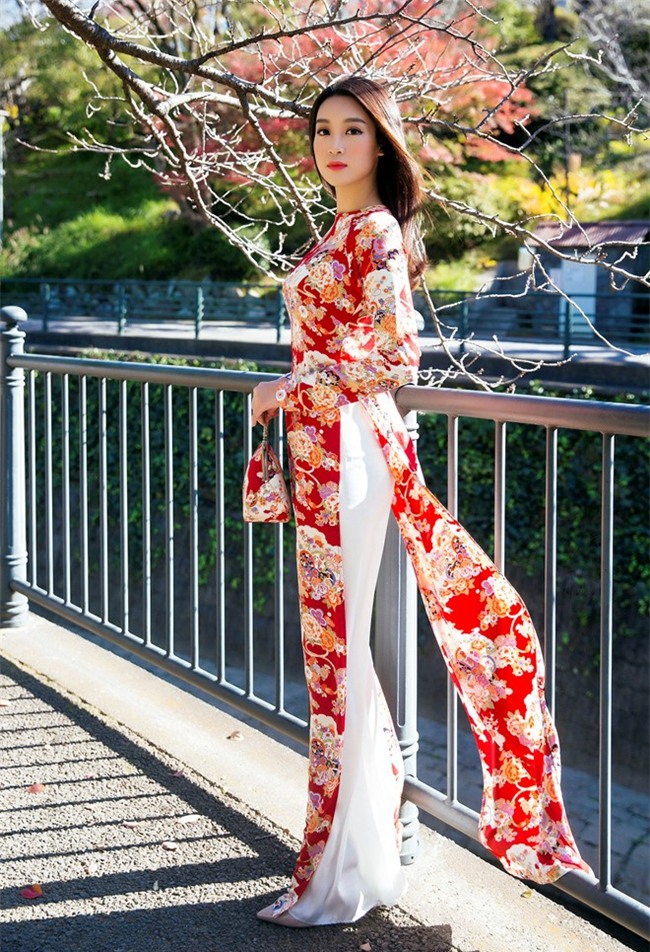 My Linh, Thanh Tu dien ao dai thuot tha tren duong pho Nhat hinh anh 3