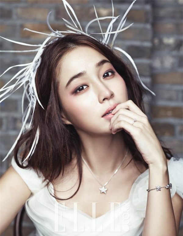 lee min jung: co vo giau duc hy sinh hay vo cung ngoc nghech cua showbiz han? - 1