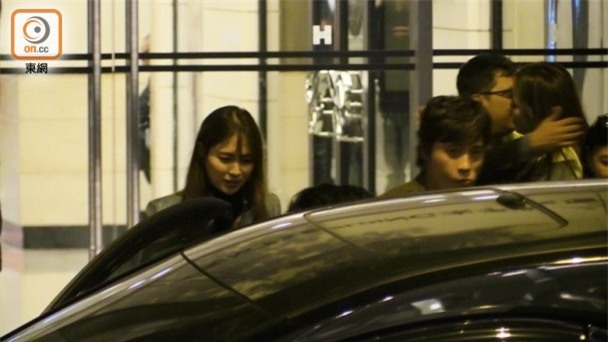 lee min jung: co vo giau duc hy sinh hay vo cung ngoc nghech cua showbiz han? - 7