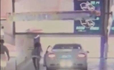 Siêu xe 7 tỉ không người lái vẫn lao như 