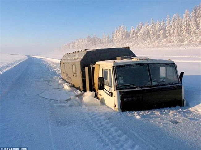 Nga: Những đứa trẻ đóng băng khi vẫn phải đi học trong cái lạnh -53 độ C - Ảnh 5.