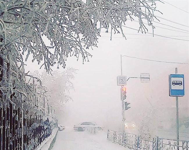 Nga: Những đứa trẻ đóng băng khi vẫn phải đi học trong cái lạnh -53 độ C - Ảnh 10.