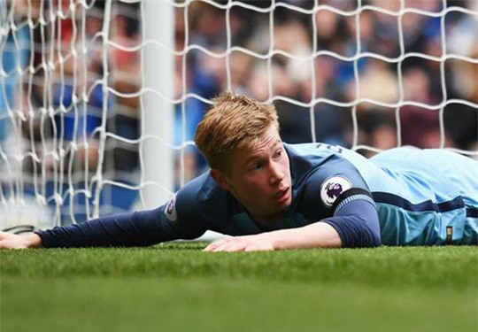 De Bruyne đính hôn sau thảm bại trước Chelsea