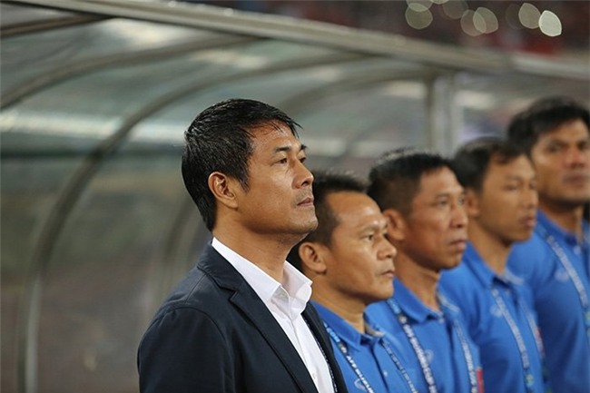 Sự khác biệt giữa HLV Hữu Thắng và Riedl-3