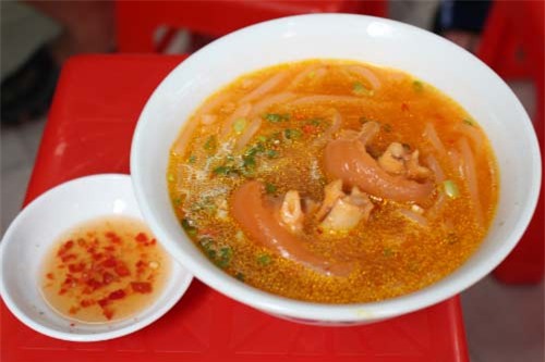 Đi canh giờ, xếp hàng chờ ghế: Quán ăn 'không nhanh hết phần'