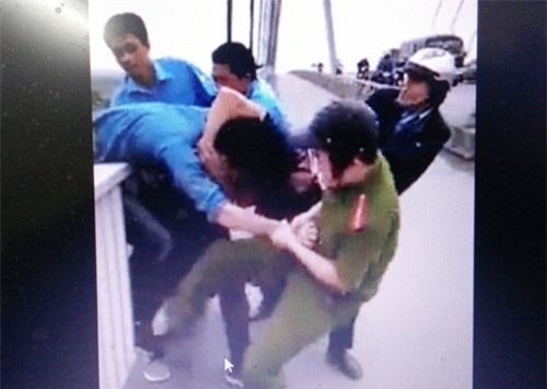 Giằng co với thần chết ở cây cầu đẹp nhất đất Cảng