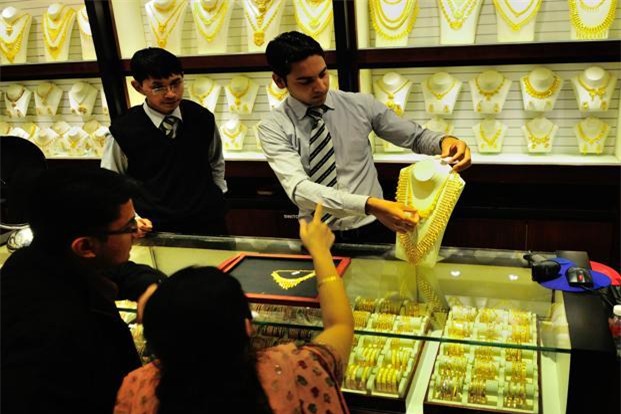 Giá vàng hôm nay 11/12: Giảm suốt tuần, mất 600 ngàn