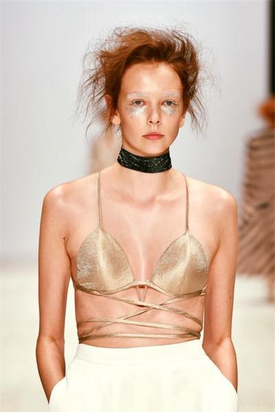 sao viet khoe nguc mong dinh voi ao bra day tao bao - 7