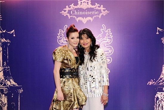 Ngạc nhiên 'đại gia đình' toàn tỷ phú của Lý Nhã Kỳ