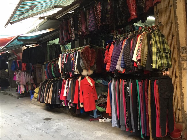 Đường dây ngầm đằng sau chiếc áo secondhand ngàn đô