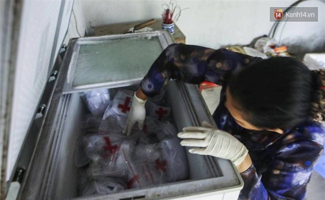 Người đàn bà hơn 10 năm gõ cửa từng phòng khám ở Hà Nội để xin các hài nhi xấu số về chôn cất - Ảnh 3.