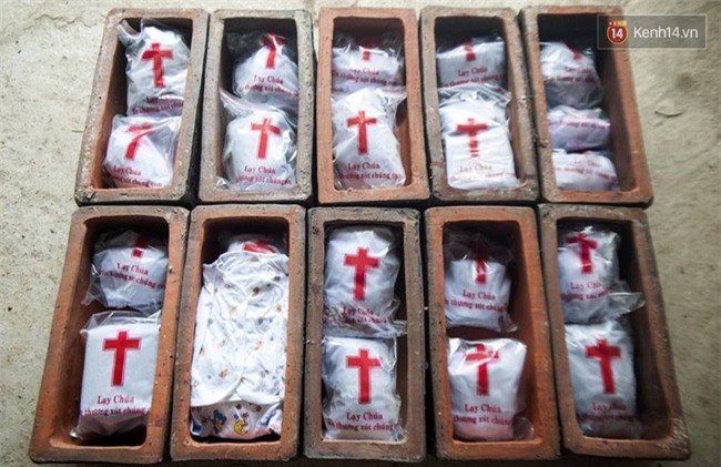 Người đàn bà hơn 10 năm gõ cửa từng phòng khám ở Hà Nội để xin các hài nhi xấu số về chôn cất - Ảnh 4.