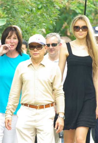 Tỷ phú Hoàng Kiều - người tình tin đồn của Ngọc Trinh là ai và giàu có đến mức nào? - Ảnh 4.