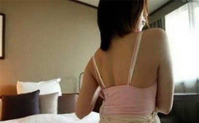 Vợ ở tầng 5, bồ nhí ở tầng 3, chồng tìm cách không ai ngờ để mò đi 