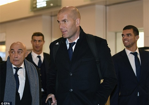 Dàn trai đẹp của Real Madrid đổ bộ Nhật Bản, Ronaldo bỏ Gala Quả bóng vàng - Ảnh 3.