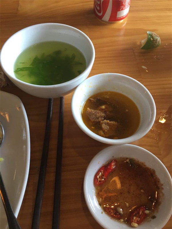 Chị em công sở rần rần khoe đồ ăn trưa: Người mì gói, người thịt cá đầy mâm