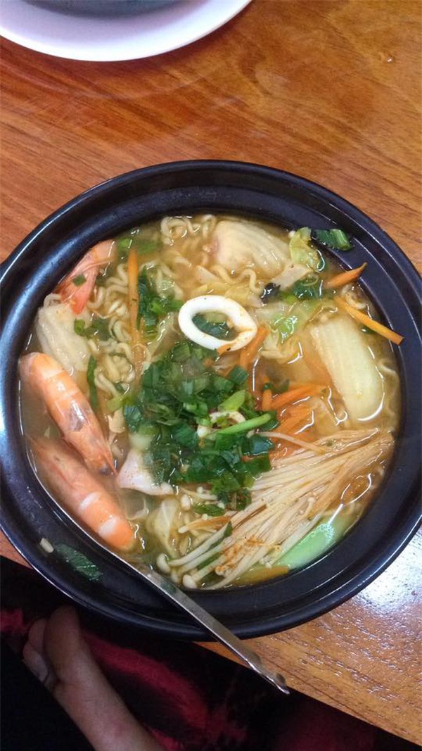 Chị em công sở rần rần khoe đồ ăn trưa: Người mì gói, người thịt cá đầy mâm