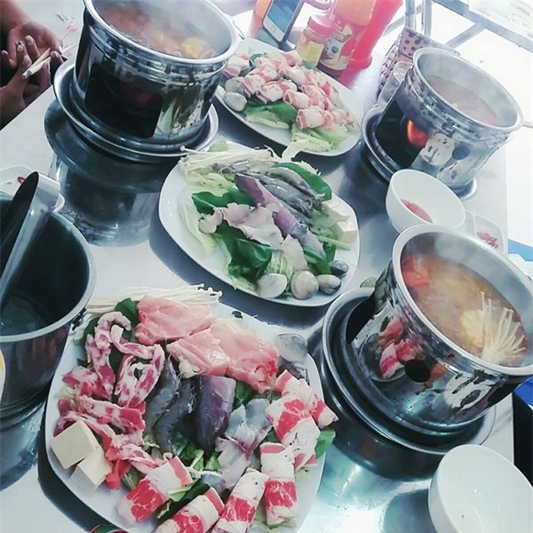 Chị em công sở rần rần khoe đồ ăn trưa: Người mì gói, người thịt cá đầy mâm