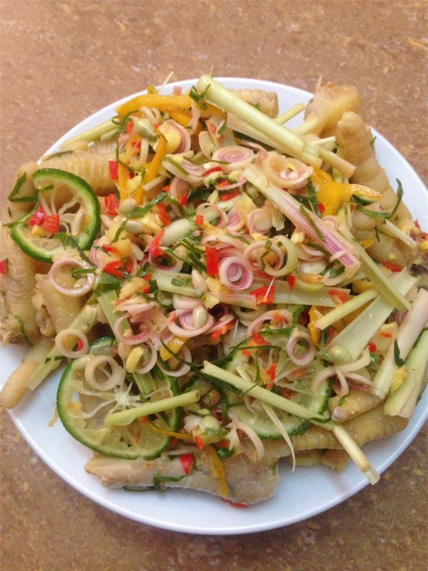 Chị em công sở rần rần khoe đồ ăn trưa: Người mì gói, người thịt cá đầy mâm