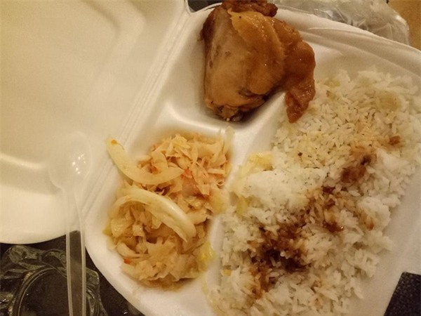 Chị em công sở rần rần khoe đồ ăn trưa: Người mì gói, người thịt cá đầy mâm