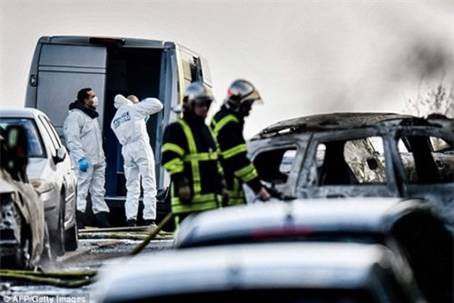 Chặn xe bọc thép cướp 70kg vàng giữa đường phố Pháp - Ảnh 2.