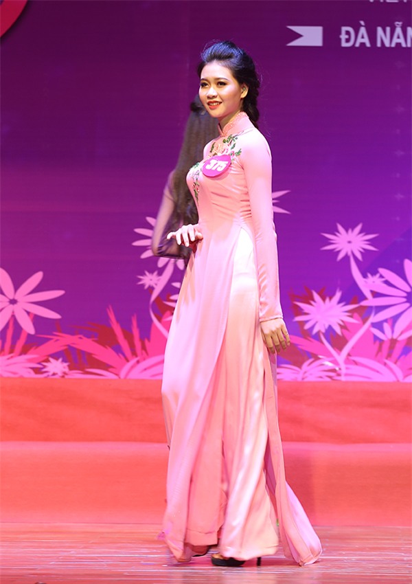 Nữ sinh diễn sâu khi nhận giải: Lúc đó mình nhìn lên gia đình ở tầng 2, không ngờ lên hình lại như vậy - Ảnh 4.