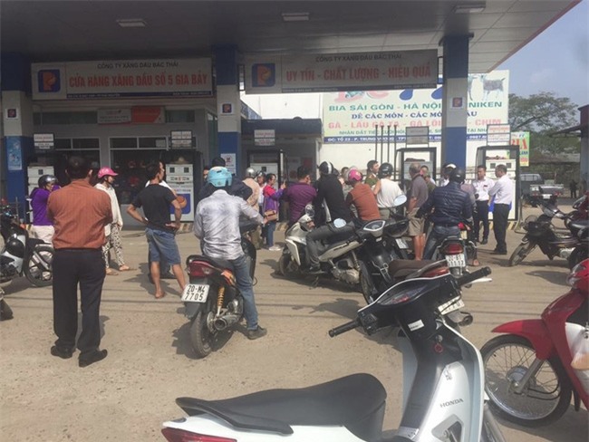Khách hàng bị nhân viên cây xăng rút hung khí đánh trọng thương vì phản ánh... đổ xăng thiếu - Ảnh 1.