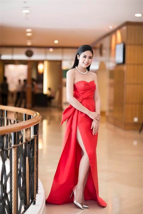 top thoi trang 2016: nhung chiec vay xe sau khien fan vua ngam vua lo cua sao viet - 7