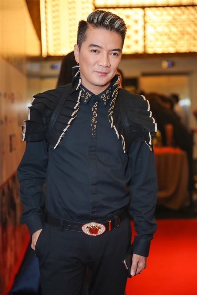 Dam Vinh Hung buon ba xuat hien sau khi cong khai me no nan hinh anh 1