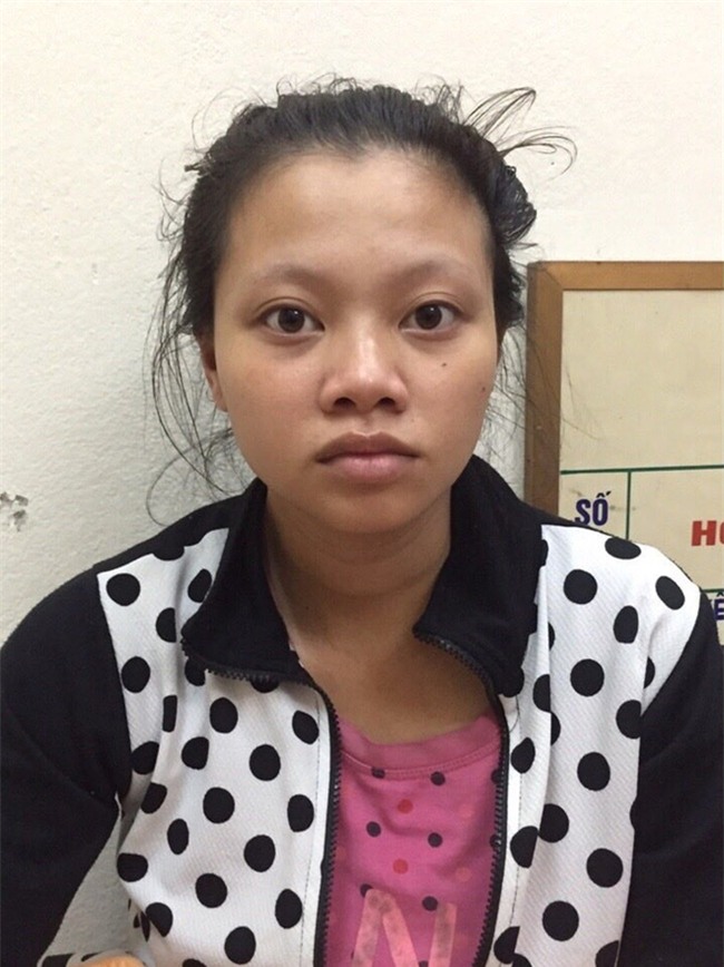 Bé trai bị 2 đối tượng nữ vào tận nhà trẻ bắt cóc - Ảnh 1.