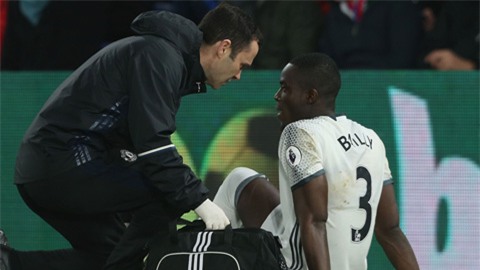 Bailly mới trở lại sau chấn thương đầu gối và nhiều khả năng anh tiếp tục phải nghỉ thi đấu