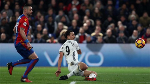 Ibra ghi bàn ấn định tỷ số 2-1
