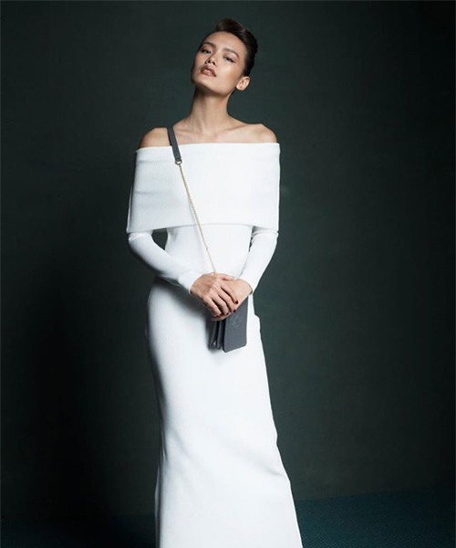 chiec vay chi 850 ngan nhung ca hoa hau thu thao va toc tien me met - 4