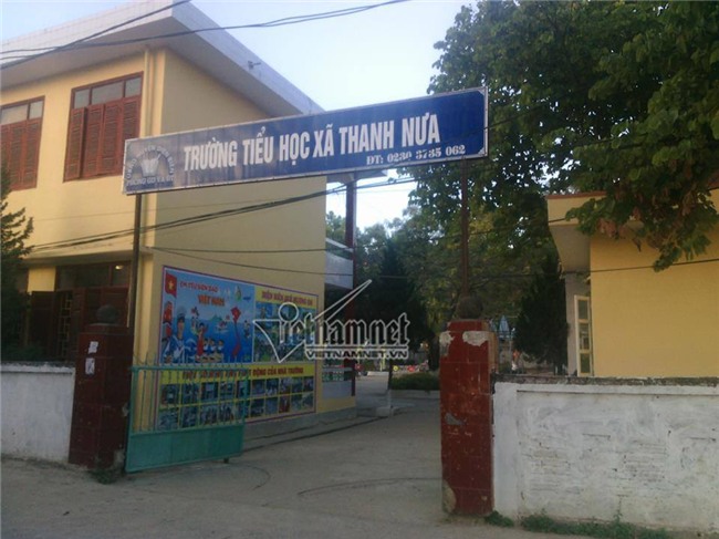 Cả trường không được học ngoại ngữ cả học kỳ vì cô giáo nghỉ sinh