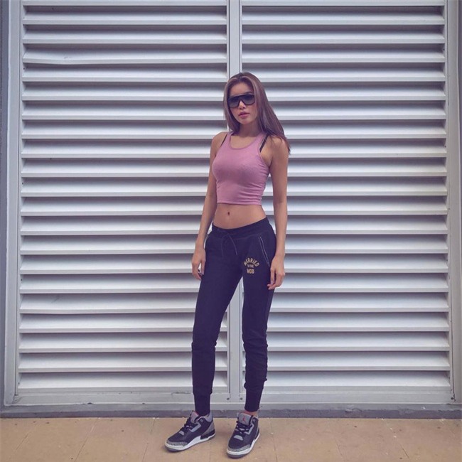 Hà Tăng bầu bí mà vẫn thon gọn, Kỳ Duyên khoe khéo loạt đồ hiệu mới sắm - Ảnh 20.