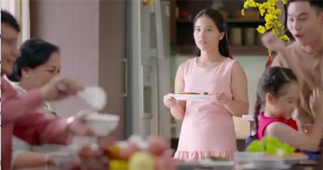 Hút 1 triệu lượt xem sau 1 ngày đăng tải: Đoạn clip khiến phụ nữ Việt bật khóc - Ảnh 1.
