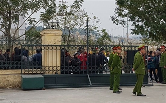 Trực tiếp: Phiên tòa xét xử vụ thảm sát 4 bà cháu ở Quảng Ninh