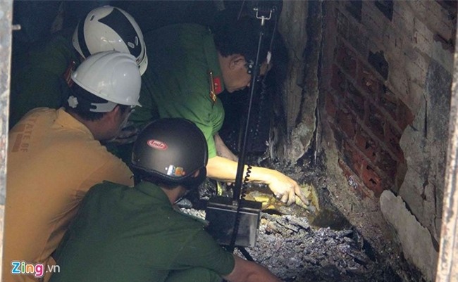 Bat luc nhin ca gia dinh chet chay trong quan ca phe Sai Gon hinh anh 3