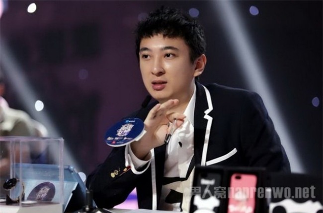 Thiếu gia giàu có nhất Trung Quốc sở hữu những gì mà tự tin từ chối tiếp quản sản nghiệp 92 tỷ USD của bố? - Ảnh 4.