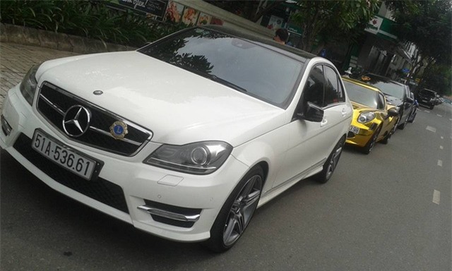 Dàn siêu xe và xe thể thao tiển tỷ rước dâu tại Sài thành - Ảnh 13.